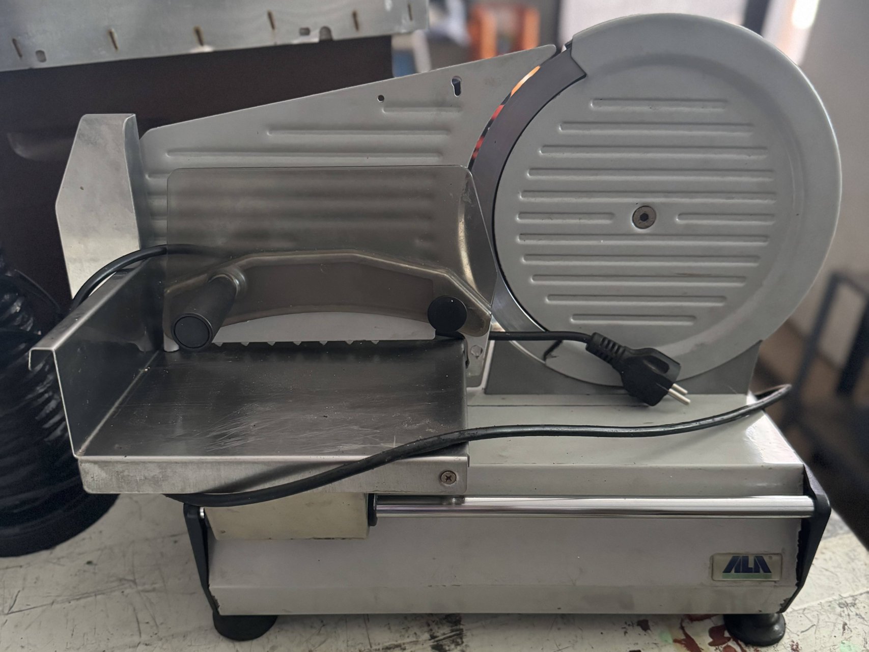 Brušenje noža mesoreznice